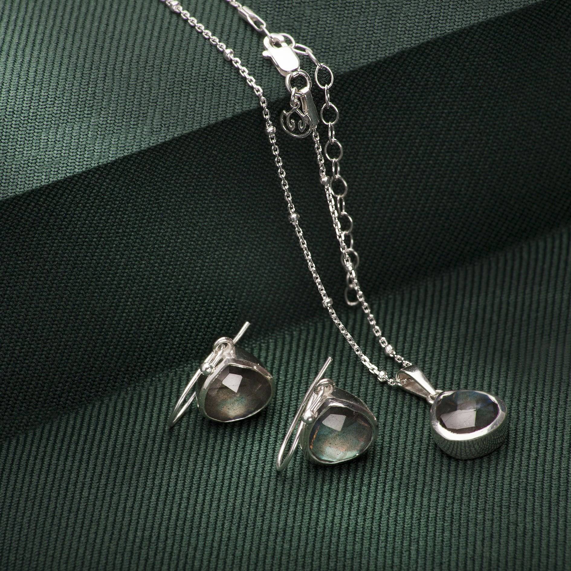 Pear-Shaped Labradorite Jewellery Set in Sterling Silver