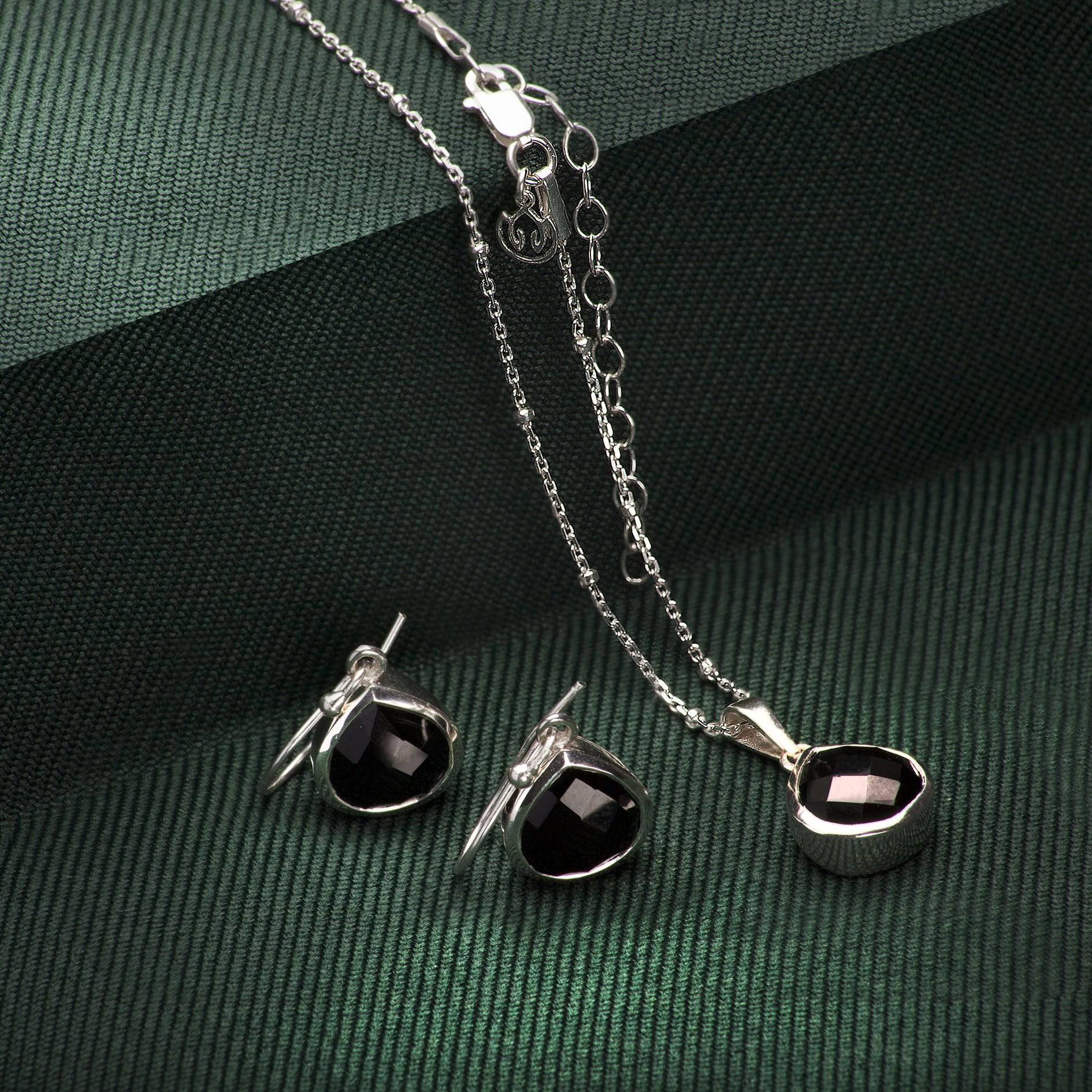 Pear-Shaped Black Onyx Jewellery Set in Sterling Silver
