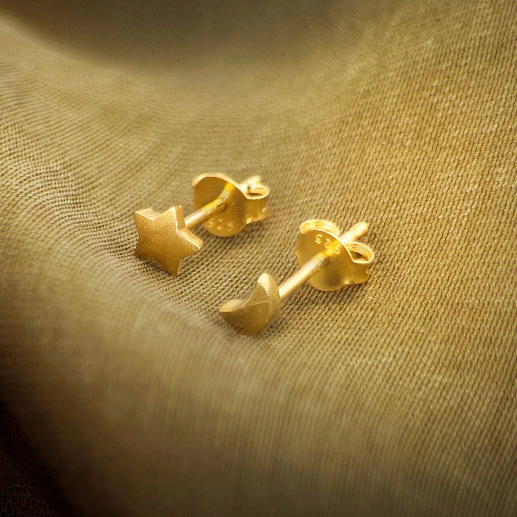 Moon and Star Studs Earrings in Gold Vermeil