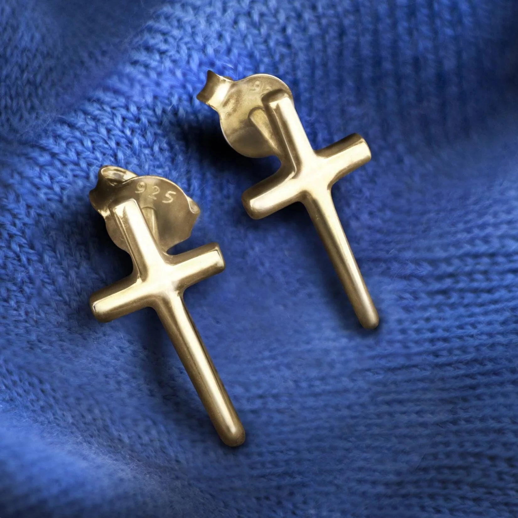 Plain Cross Stud in Gold Vermeil
