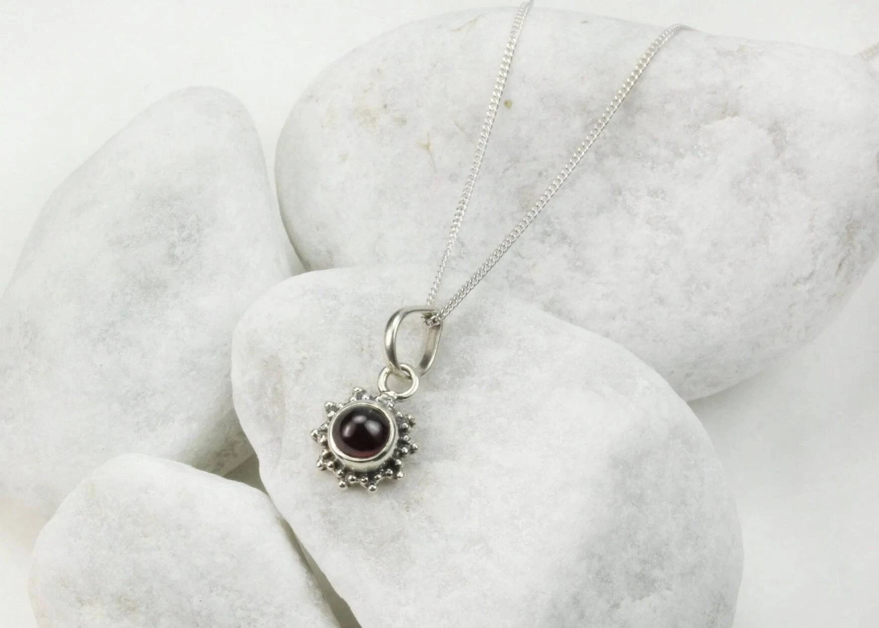 Star Motif Pendant Necklace with Garnet in Sterling Silver