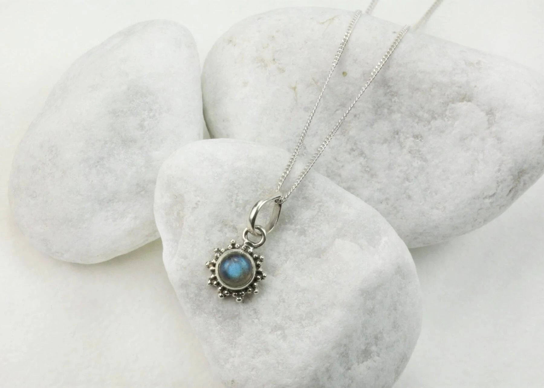 Star Motif Pendant Necklace with Labradorite in Sterling Silver