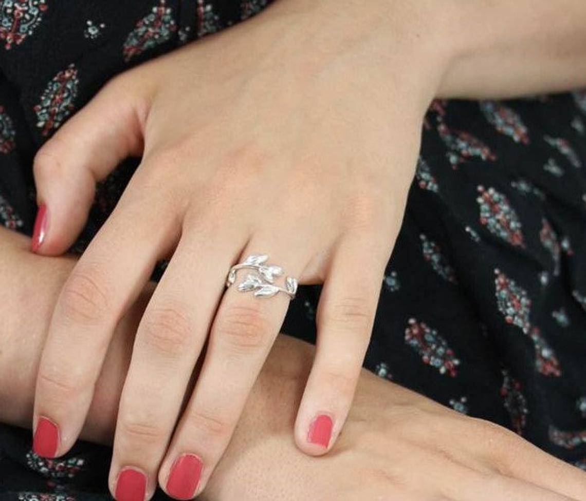 Adjustable Leaf Ring in Gold Vermeil