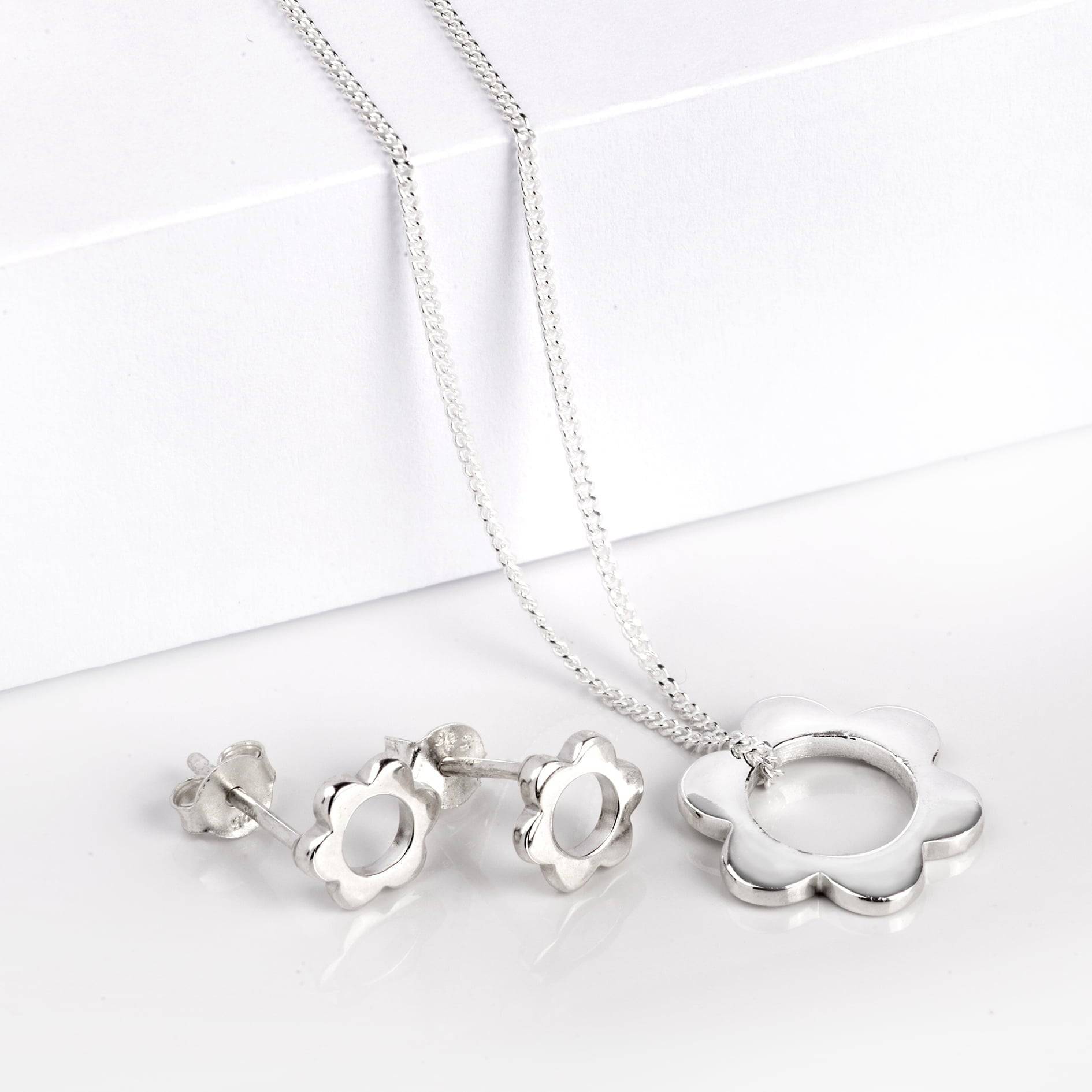 Daisy Pendant Necklace and Studs in Sterling Silver