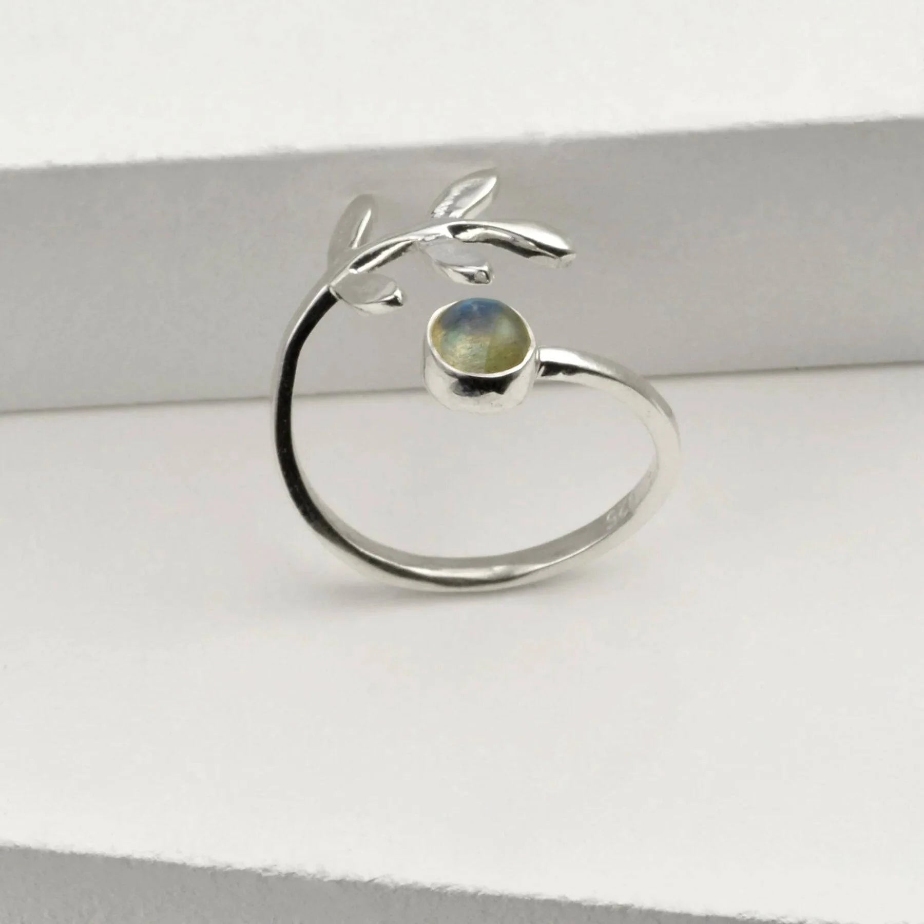 Adjustable Labradorite and Leaves Ring in Sterling Silver