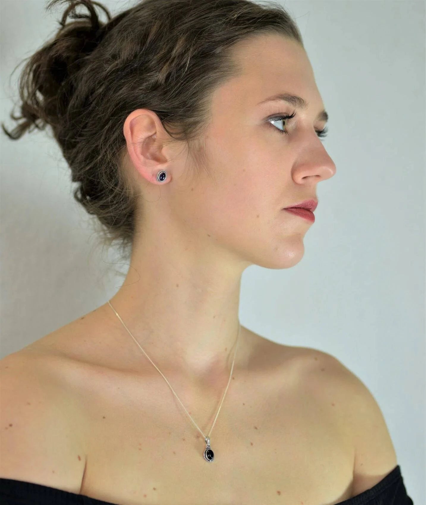 Twisted Wire Oval Pendant Necklace with Black Onyx in Sterling Silver