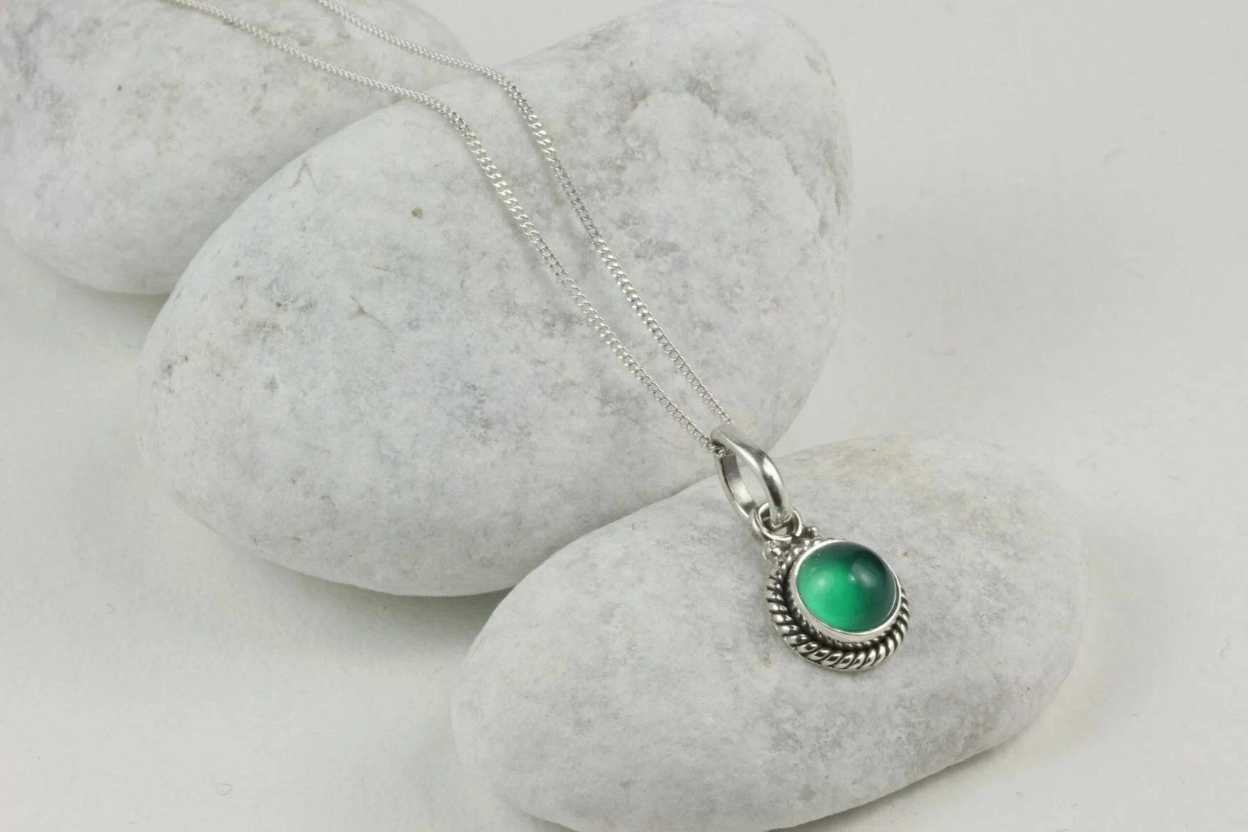 Twisted Wire Round Pendant Necklace with Green Onyx in Sterling Silver