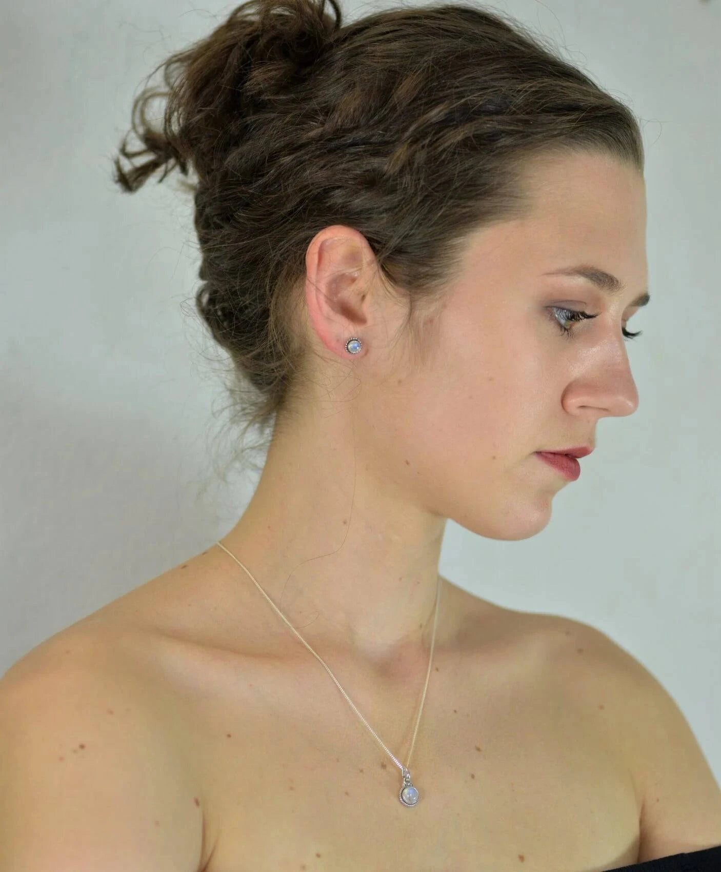 Twisted Wire Round Pendant Necklace with Moonstone in Sterling Silver