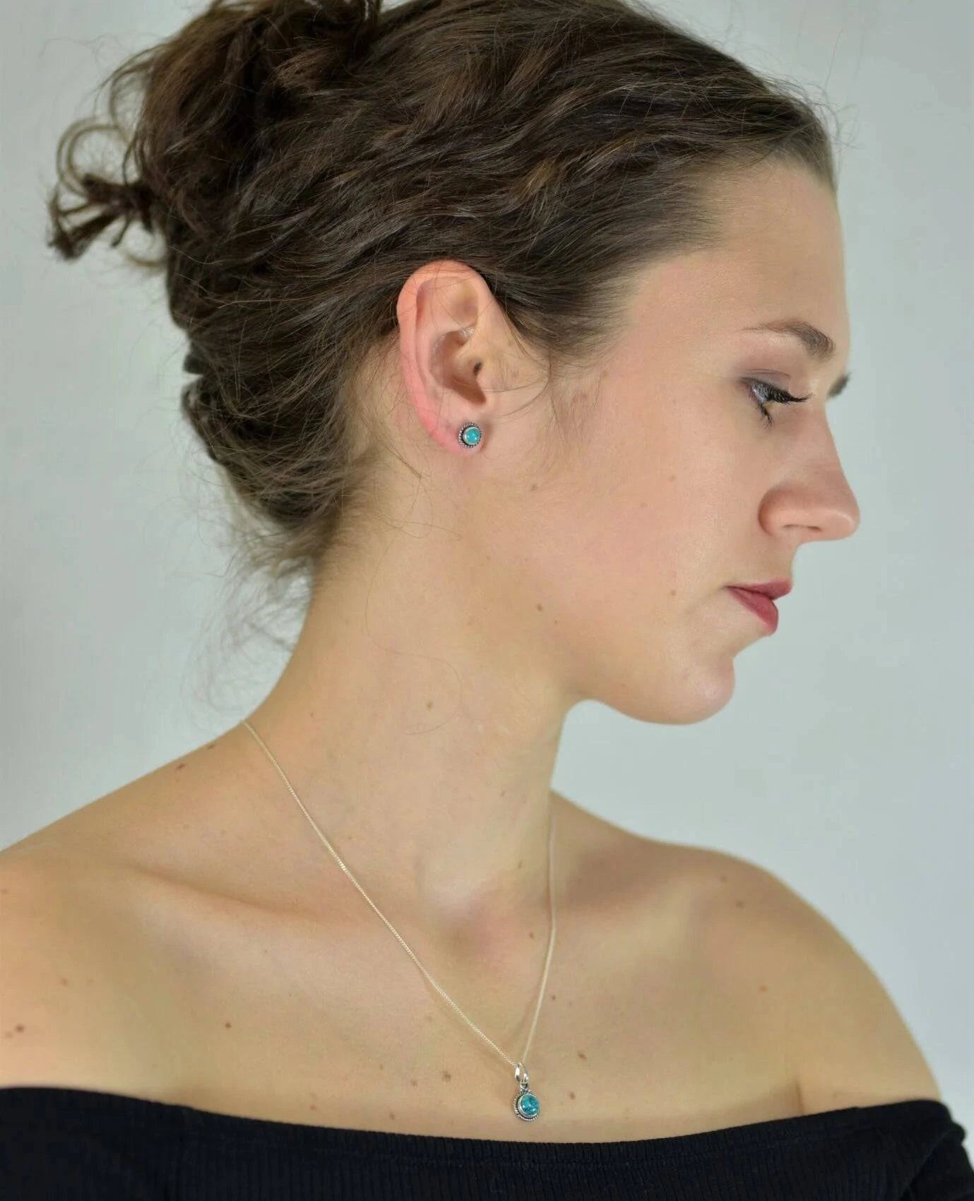 Twisted Wire Round Pendant Necklace with Turquoise in Sterling Silver