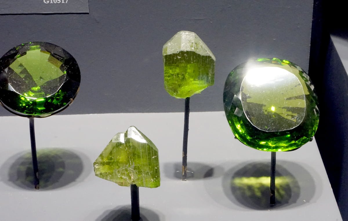 August Birthstone Peridot – Origins, History & Meaning - The Jewellery ...